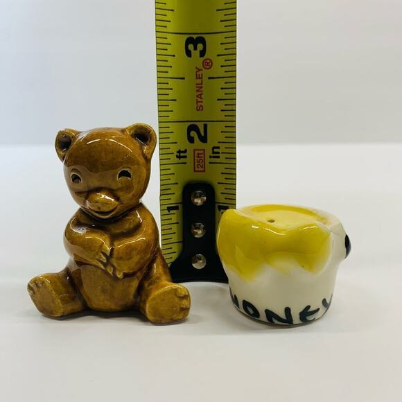 RARE! VTG Small Salt & Pepper Shaker Set Teddy Bear & Honey Pot Kitschy Cottage - Picture 7 of 8